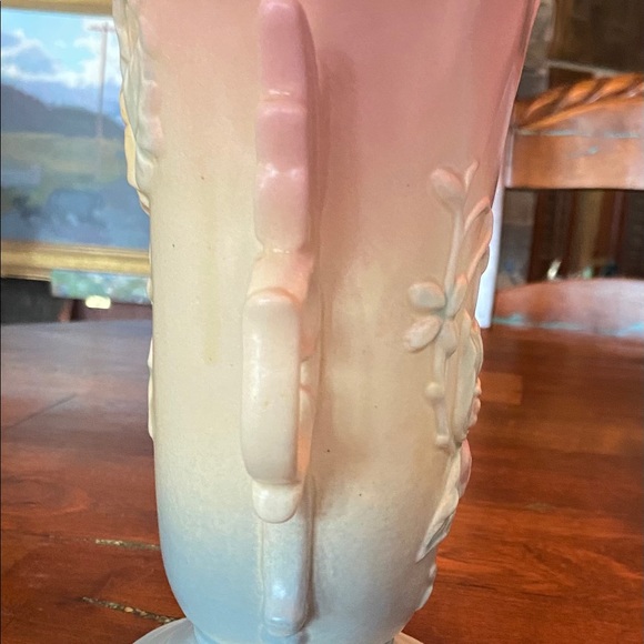 Vintage 1940s Hull Pottery Blue/Pink Bow Cornucopia & Vase - Picture 11 of 16